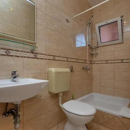 Big Balcony Bugenvilija Apartman