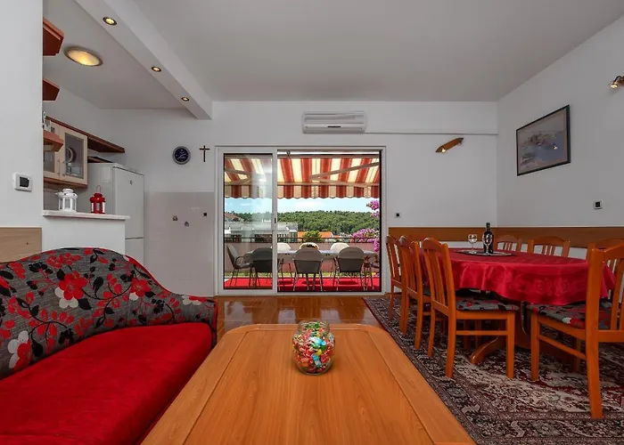 Big Balcony Bugenvilija Apartment Makarska