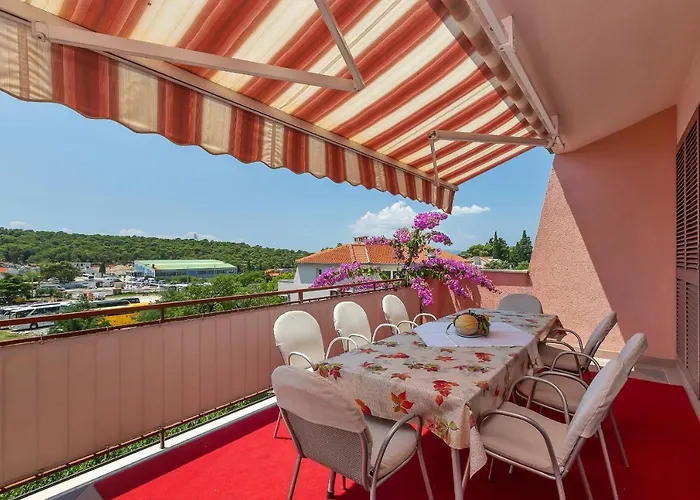 公寓 Big Balcony Bugenvilija 马卡尔斯卡