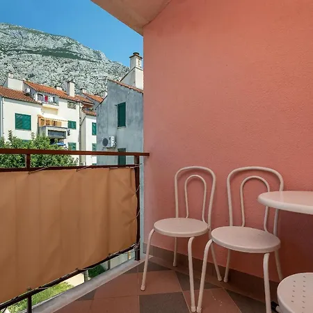 Big Balcony Bugenvilija Apartment Makarska