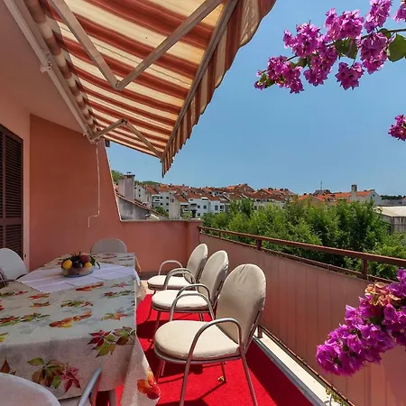 Apartment Big Balcony Bugenvilija