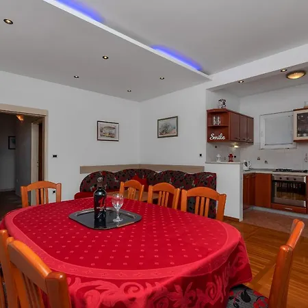 Apartment Big Balcony Bugenvilija