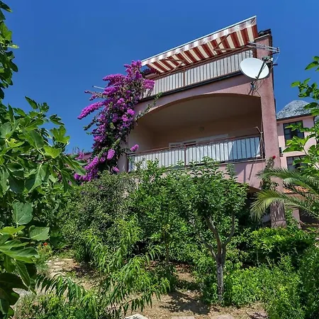 Big Balcony Bugenvilija * Makarska