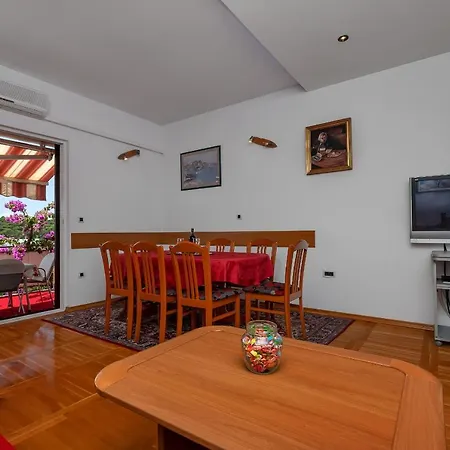 Apartment Big Balcony Bugenvilija Makarska