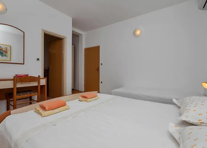 Big Balcony Bugenvilija מאקרסקה