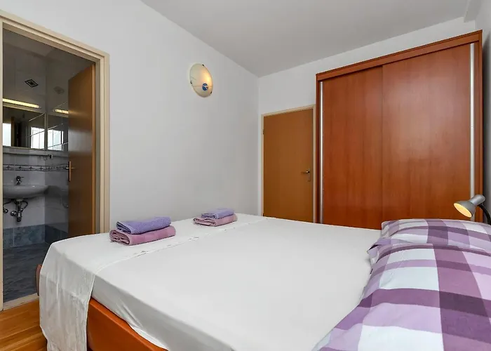 Big Balcony Bugenvilija דירה מאקרסקה